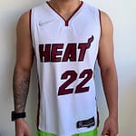 Camiseta Regata Basquete NBA Miami Heat Jimmy Butler 22 Association Edition Branca 2022 Nike