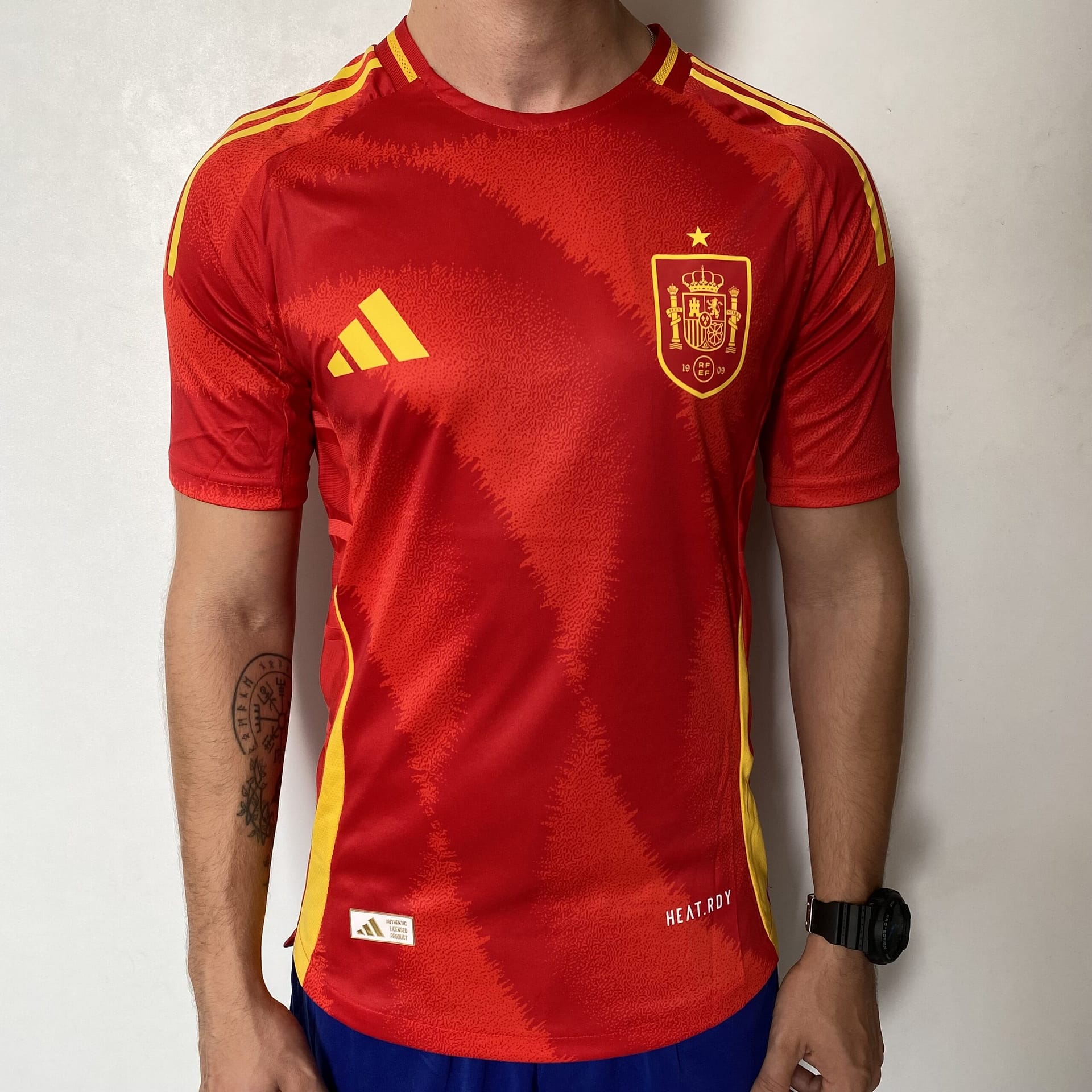 2024-08-13 11.27.17 Camisa Seleção Espanha Home Versão Jogador EuroCopa 2024/25 Adidas - Imagem 1