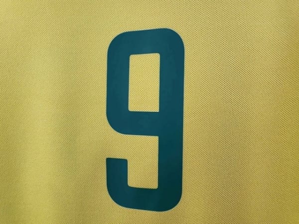 Camisa Retrô Clássica Seleção Brasileira Brasil 2002 - Ronaldo 9 - Nike - Amarela - Imagem 17