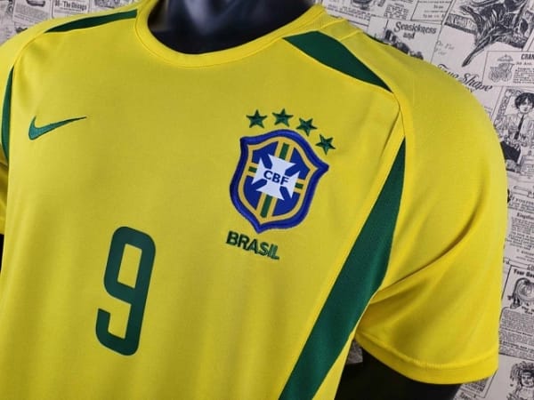 Camisa Retrô Clássica Seleção Brasileira Brasil 2002 - Ronaldo 9 - Nike - Amarela - Imagem 19