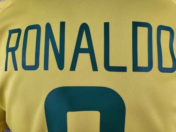 Camisa Retrô Clássica Seleção Brasileira Brasil 2002 - Ronaldo 9 - Nike - Amarela - Imagem 18