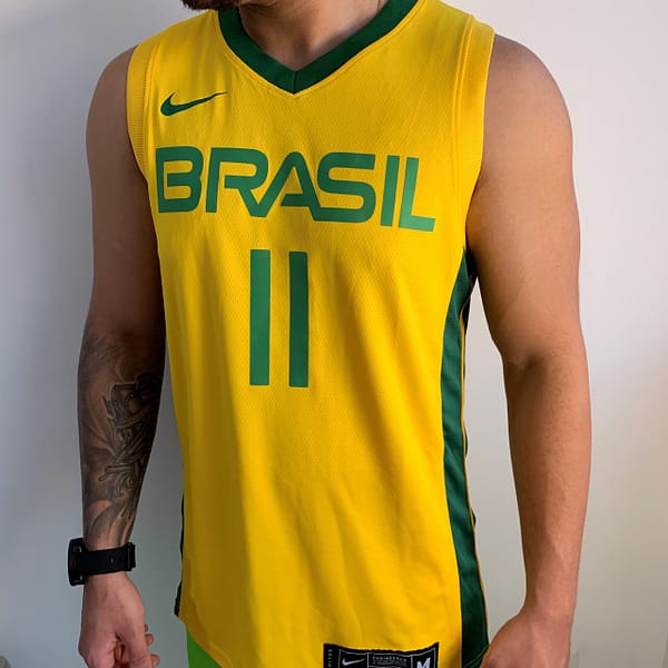 Camiseta Regata Basquete Brasil Anderson Varejão 11 Amarela 2021 Nike - Imagem 3
