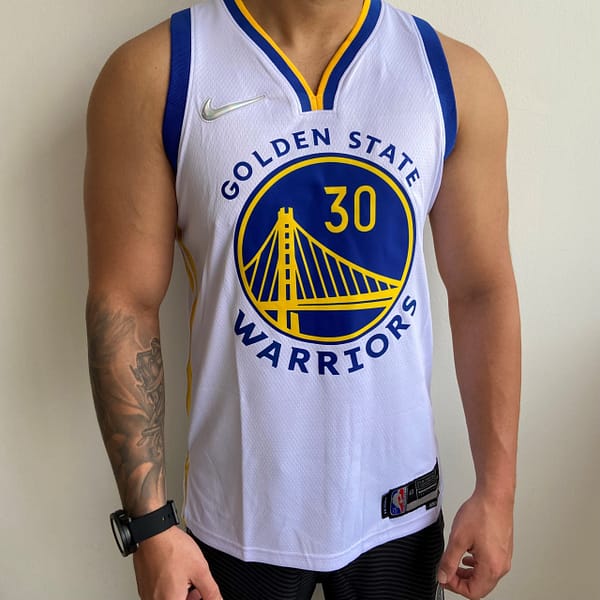 Camiseta Regata NBA Golden State Warriors Curry 30 Association Edition Branca 2022 Nike - Imagem 2