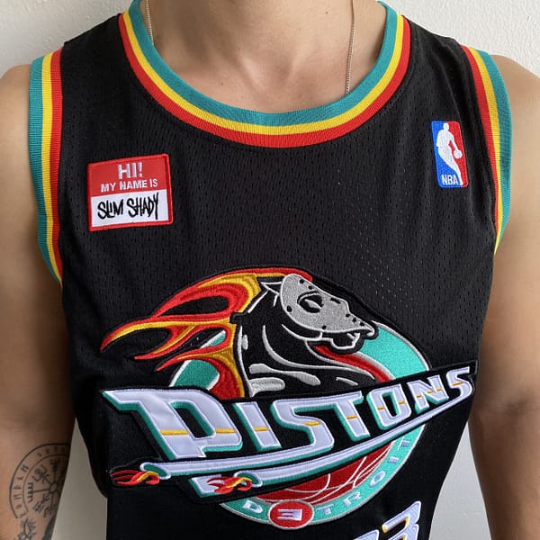 Camiseta Regata NBA Mitchell & Ness - Detroit Pistons - Slim Shady 313 - Edição Especial - NBA Remix - Colab Parceria Eminem - Preta - Imagem 4