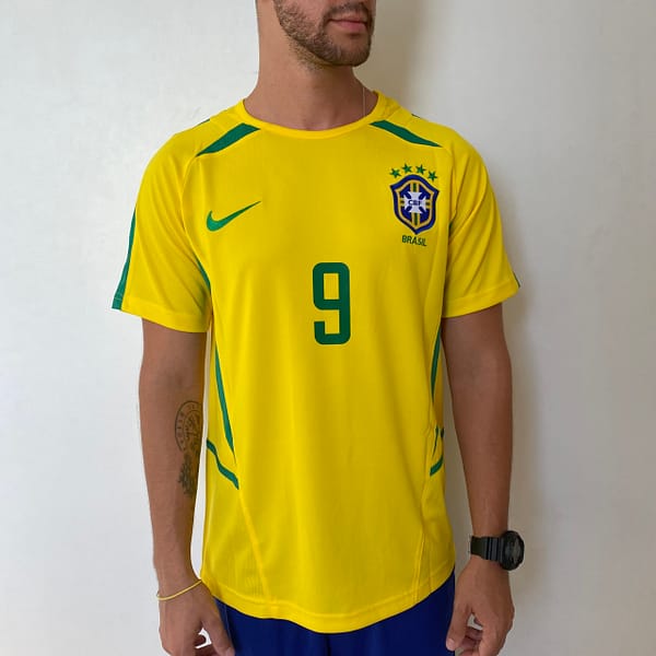 Camisa Retrô Clássica Seleção Brasileira Brasil 2002 - Ronaldo 9 - Nike - Amarela - Imagem 2