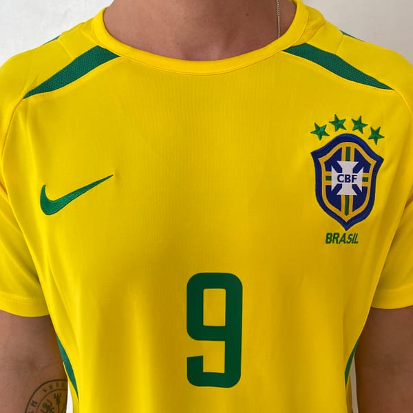 Camisa Retrô Clássica Seleção Brasileira Brasil 2002 - Ronaldo 9 - Nike - Amarela - Imagem 3