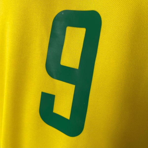 Camisa Retrô Clássica Seleção Brasileira Brasil 2002 - Ronaldo 9 - Nike - Amarela - Imagem 6