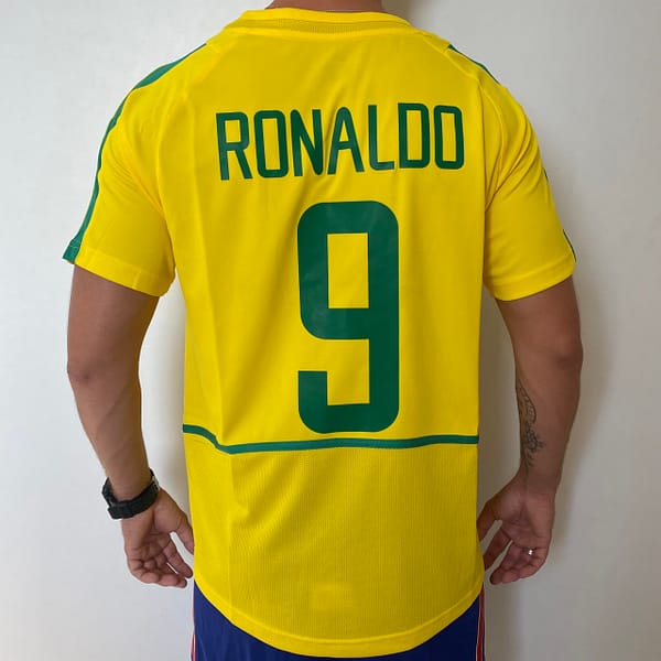 Camisa Retrô Clássica Seleção Brasileira Brasil 2002 - Ronaldo 9 - Nike - Amarela - Imagem 11