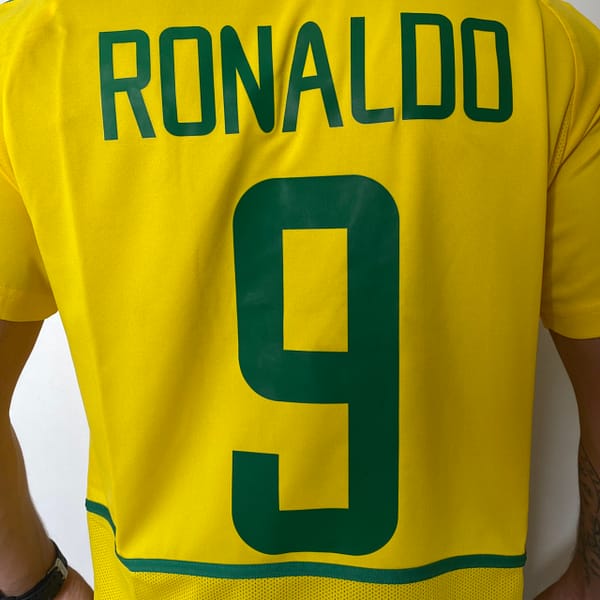 Camisa Retrô Clássica Seleção Brasileira Brasil 2002 - Ronaldo 9 - Nike - Amarela - Imagem 12
