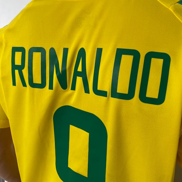 Camisa Retrô Clássica Seleção Brasileira Brasil 2002 - Ronaldo 9 - Nike - Amarela - Imagem 13