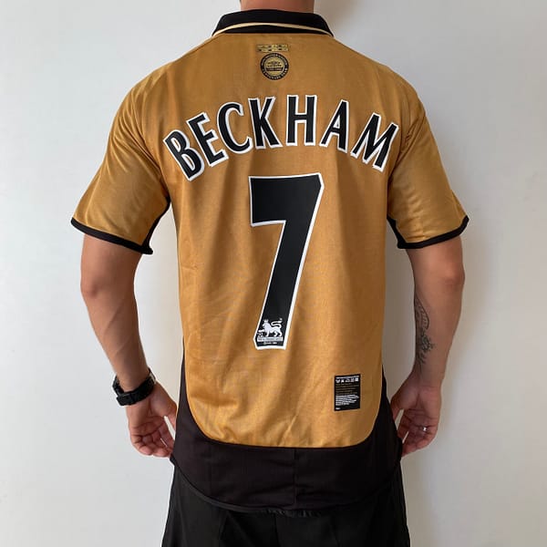 Camisa Retrô Manchester United Away - Dupla-Face - Frente Verso - 2001/2002 - Beckham 7 - Umbro Dourada - Imagem 11