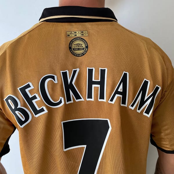 Camisa Retrô Manchester United Away - Dupla-Face - Frente Verso - 2001/2002 - Beckham 7 - Umbro Dourada - Imagem 12