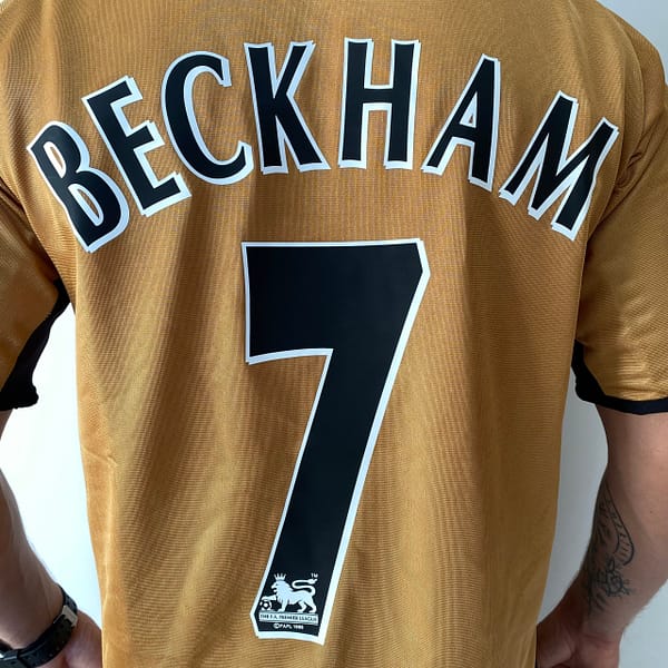 Camisa Retrô Manchester United Away - Dupla-Face - Frente Verso - 2001/2002 - Beckham 7 - Umbro Dourada - Imagem 14