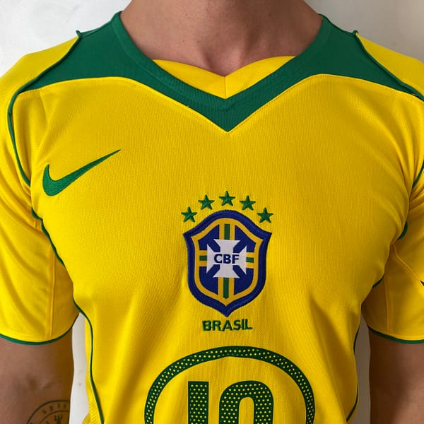 Camisa Retrô Clássica Seleção Brasileira Brasil – Nike – Ronaldinho 10 – Amarela – 2004 – Total 90 - Imagem 3