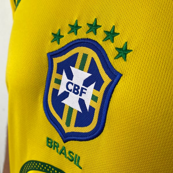 Camisa Retrô Clássica Seleção Brasileira Brasil – Nike – Ronaldinho 10 – Amarela – 2004 – Total 90 - Imagem 4