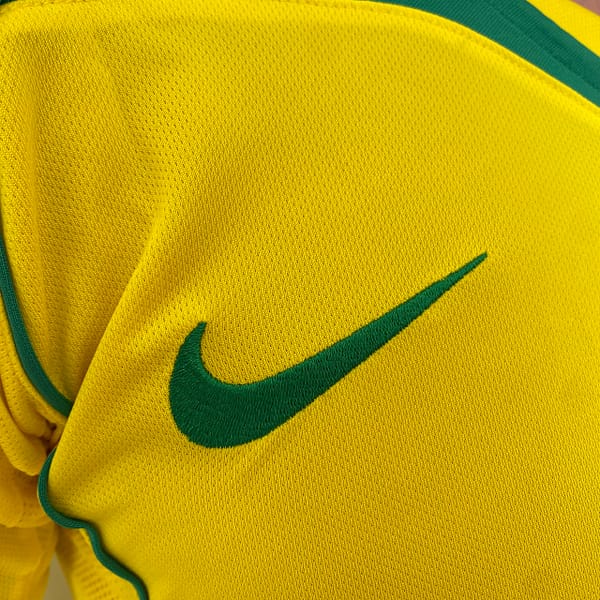 Camisa Retrô Clássica Seleção Brasileira Brasil – Nike – Ronaldinho 10 – Amarela – 2004 – Total 90 - Imagem 5