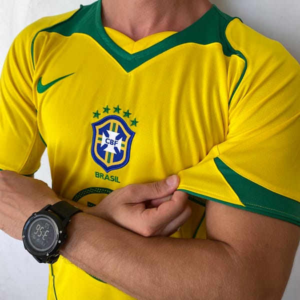Camisa Retrô Clássica Seleção Brasileira Brasil – Nike – Ronaldinho 10 – Amarela – 2004 – Total 90 - Imagem 8