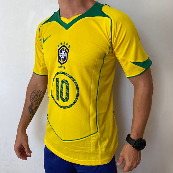 Camisa Retrô Clássica Seleção Brasileira Brasil – Nike – Ronaldinho 10 – Amarela – 2004 – Total 90 - Imagem 9