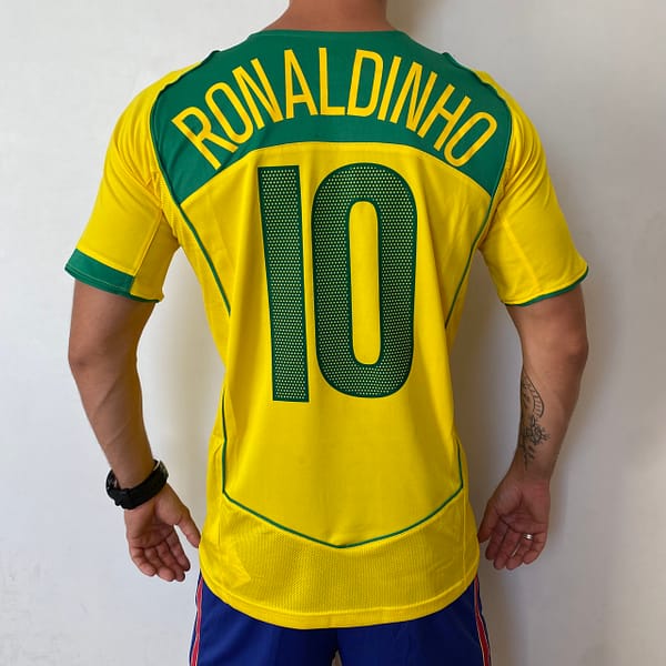 Camisa Retrô Clássica Seleção Brasileira Brasil – Nike – Ronaldinho 10 – Amarela – 2004 – Total 90 - Imagem 11