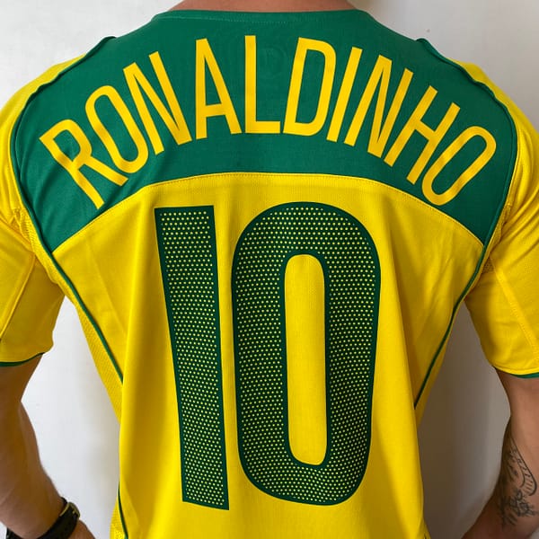 Camisa Retrô Clássica Seleção Brasileira Brasil – Nike – Ronaldinho 10 – Amarela – 2004 – Total 90 - Imagem 12