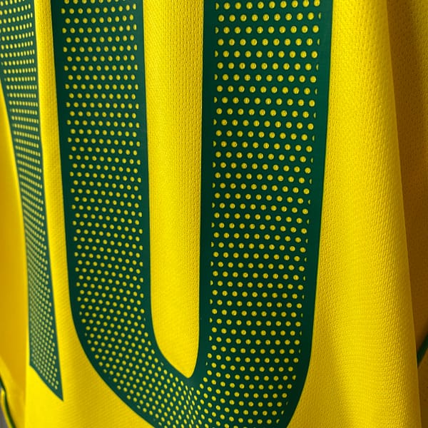 Camisa Retrô Clássica Seleção Brasileira Brasil – Nike – Ronaldinho 10 – Amarela – 2004 – Total 90 - Imagem 14