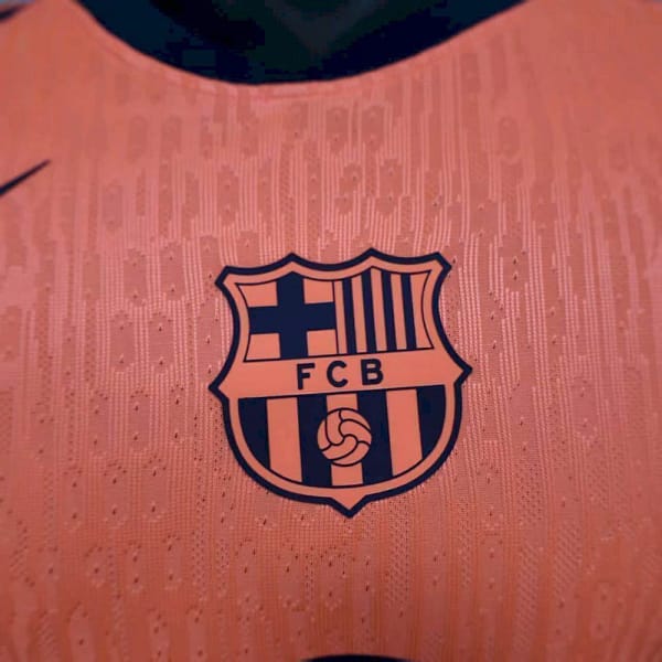 Camisa Barcelona Third Versão Jogador 2025/2026 - Nike - Edição Total 90 - Laranja - Imagem 2