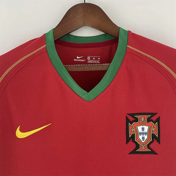 Camisa Retrô Clássica Seleção Portugal Home 2006 Vermelha Nike - Imagem 2