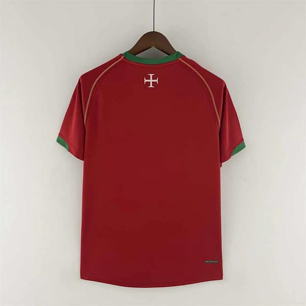 Camisa Retrô Clássica Seleção Portugal Home 2006 Vermelha Nike - Imagem 4
