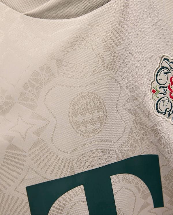 Camisa Bayern Munique Oktoberfest Versão Torcedor 25/2026 Adidas Off-White - Imagem 4